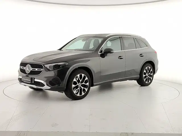 Mercedes-Benz GLC view 2
