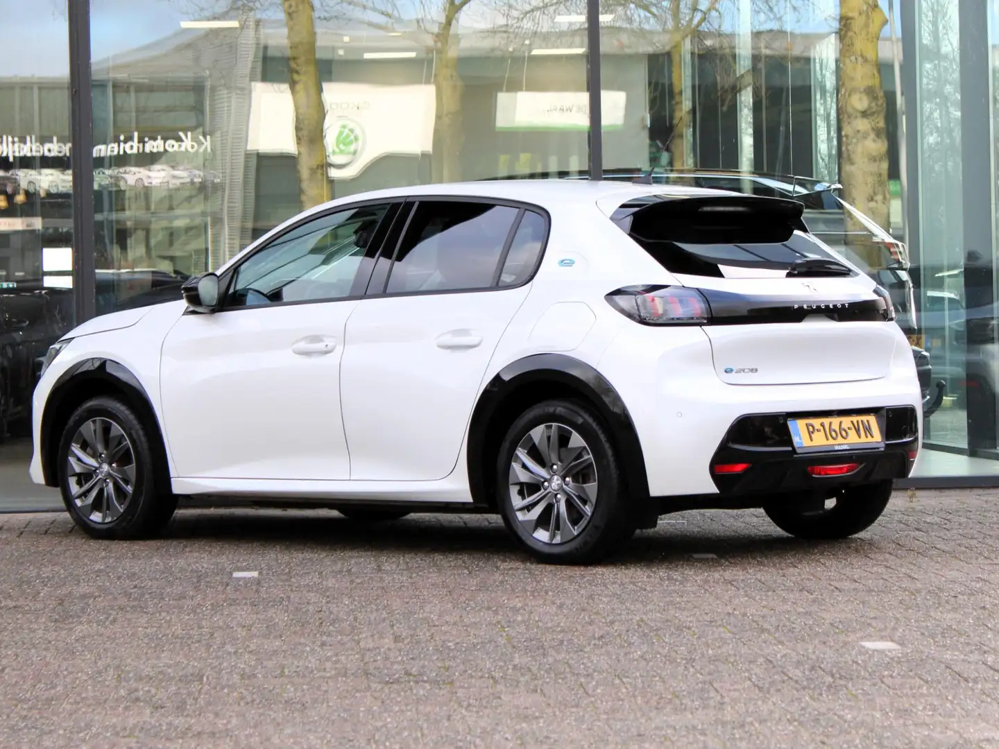 Peugeot e-208 EV Allure Pack 50 kWh | Navi / Climate / Camera Blanc - 2