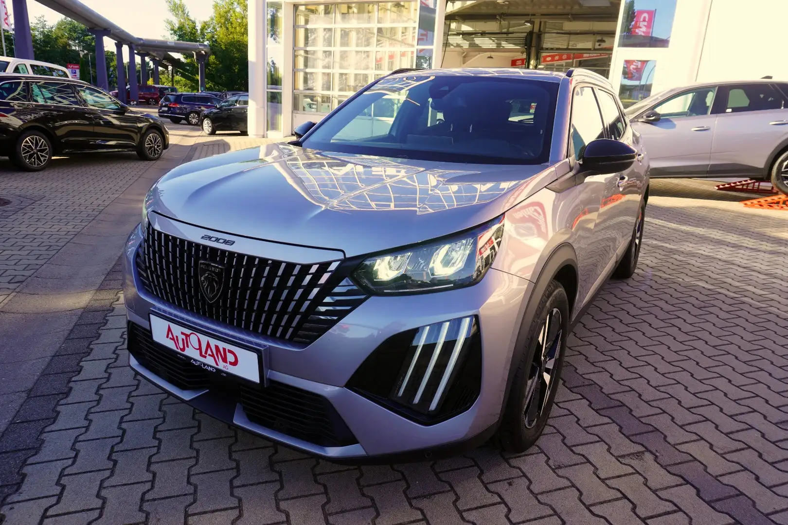 Peugeot 2008 PureTech 130 Aut. LED Navi Kamera Gris - 2