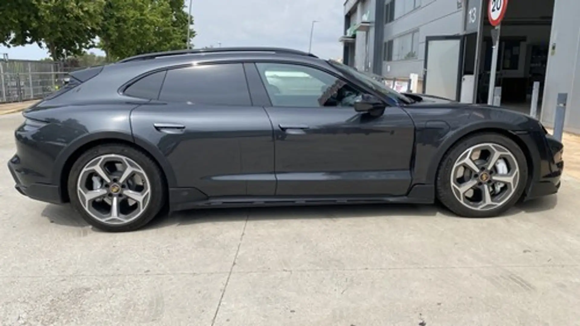 Porsche Taycan Turbo Cross Turismo Gris - 2