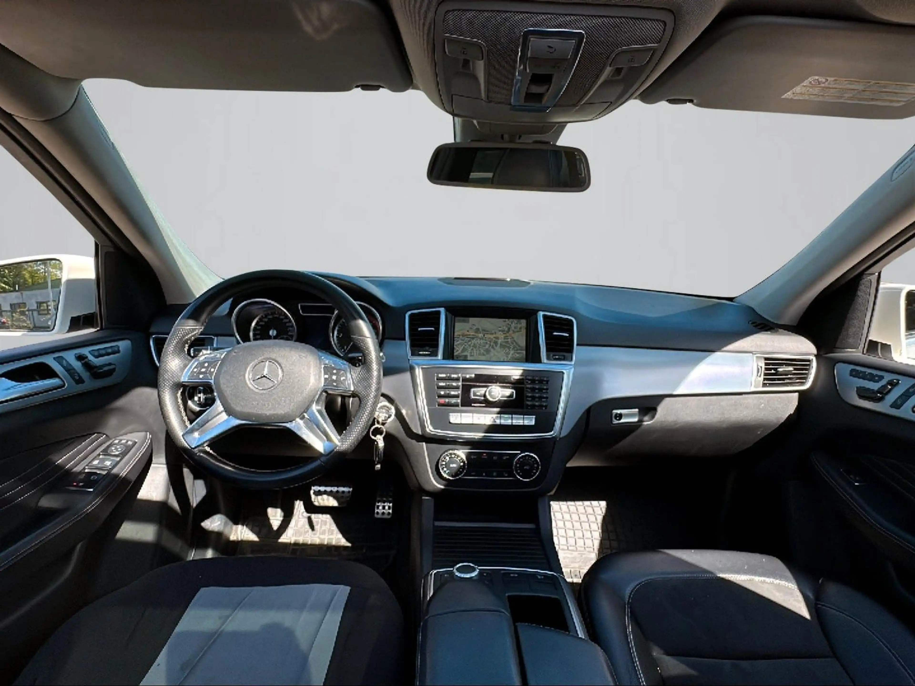 Mercedes-Benz ML 350 ML350 BlueTec | AMG line | Kam | Pano | AHK — photo 13