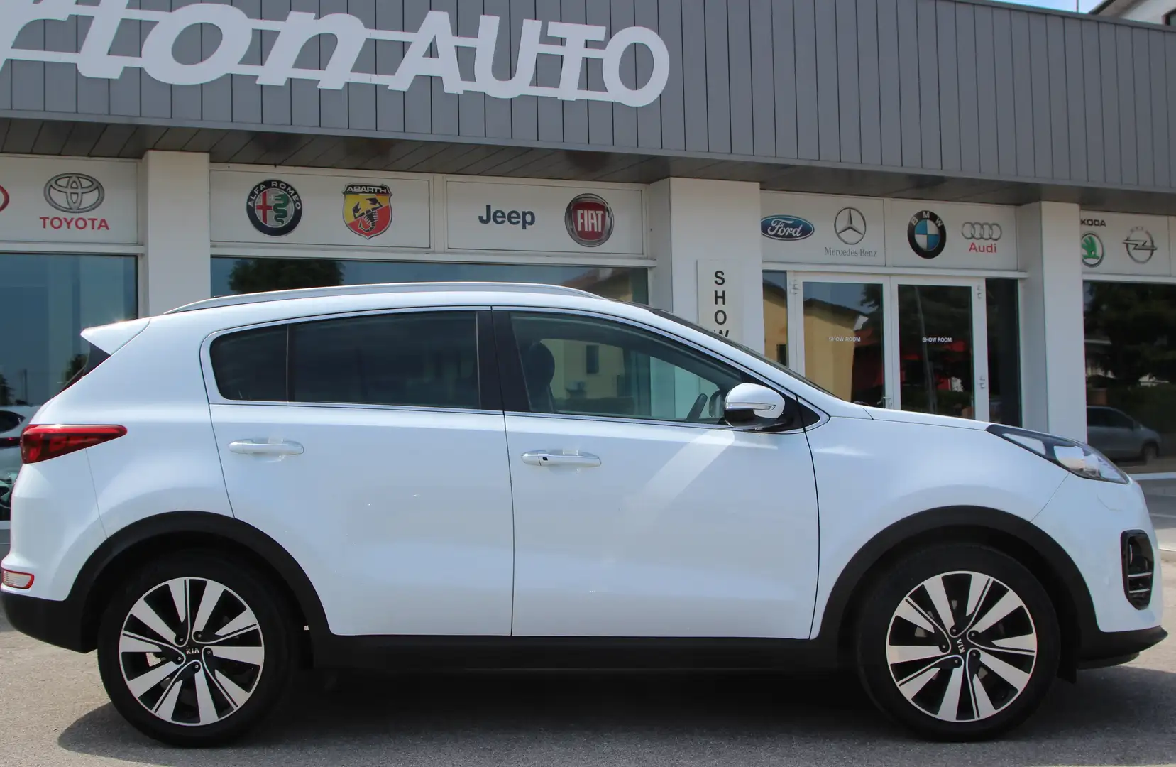 Kia Sportage Sportage 1.7 crdi Class Style Pack 2wd 115cv Blanc - 2