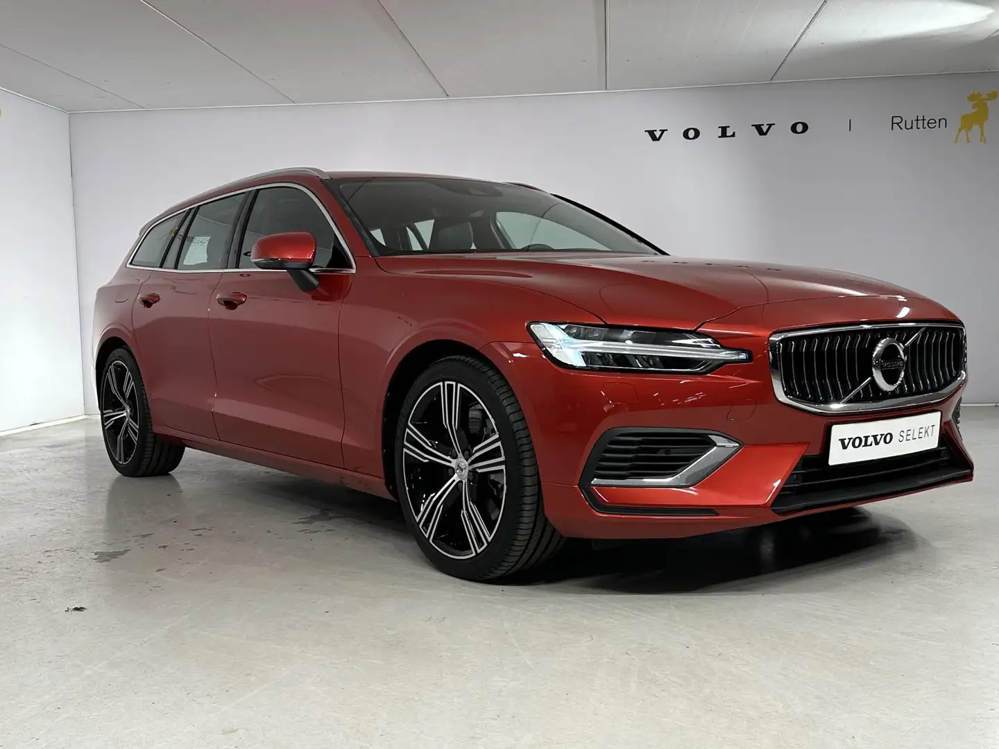 Volvo V60 T8 455PK Automaat Recharge AWD Inscription / Long Rood - 2