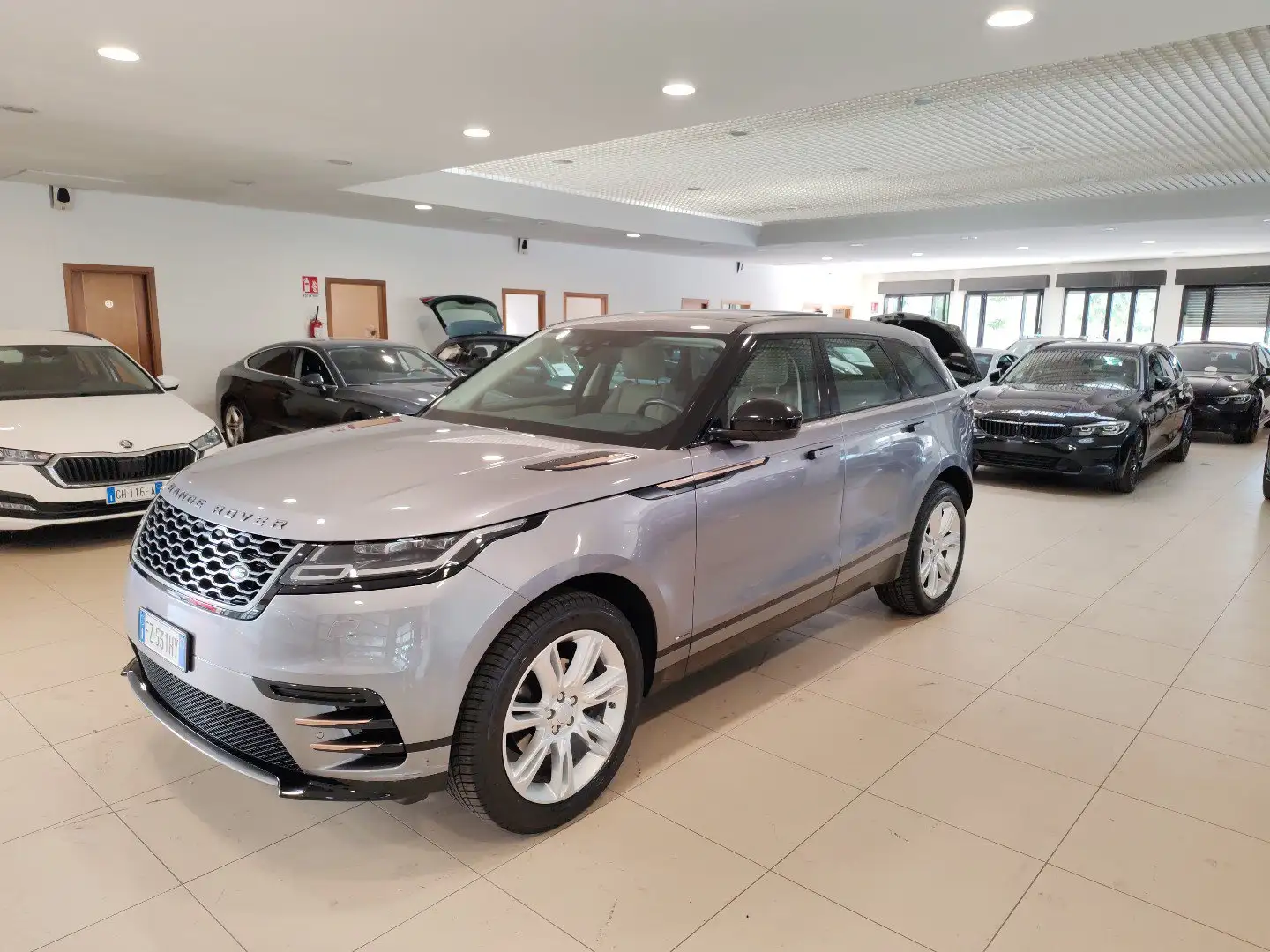 Land Rover Range Rover Velar 2.0 Si4 250cv R-Dynamic S auto Tetto Pelle LED 20” Gris - 1