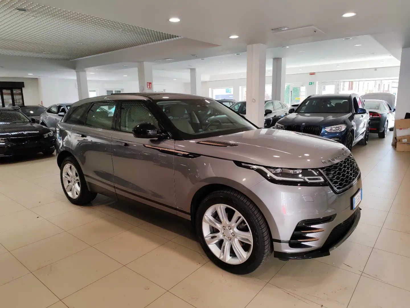 Land Rover Range Rover Velar 2.0 Si4 250cv R-Dynamic S auto Tetto Pelle LED 20” Gris - 2