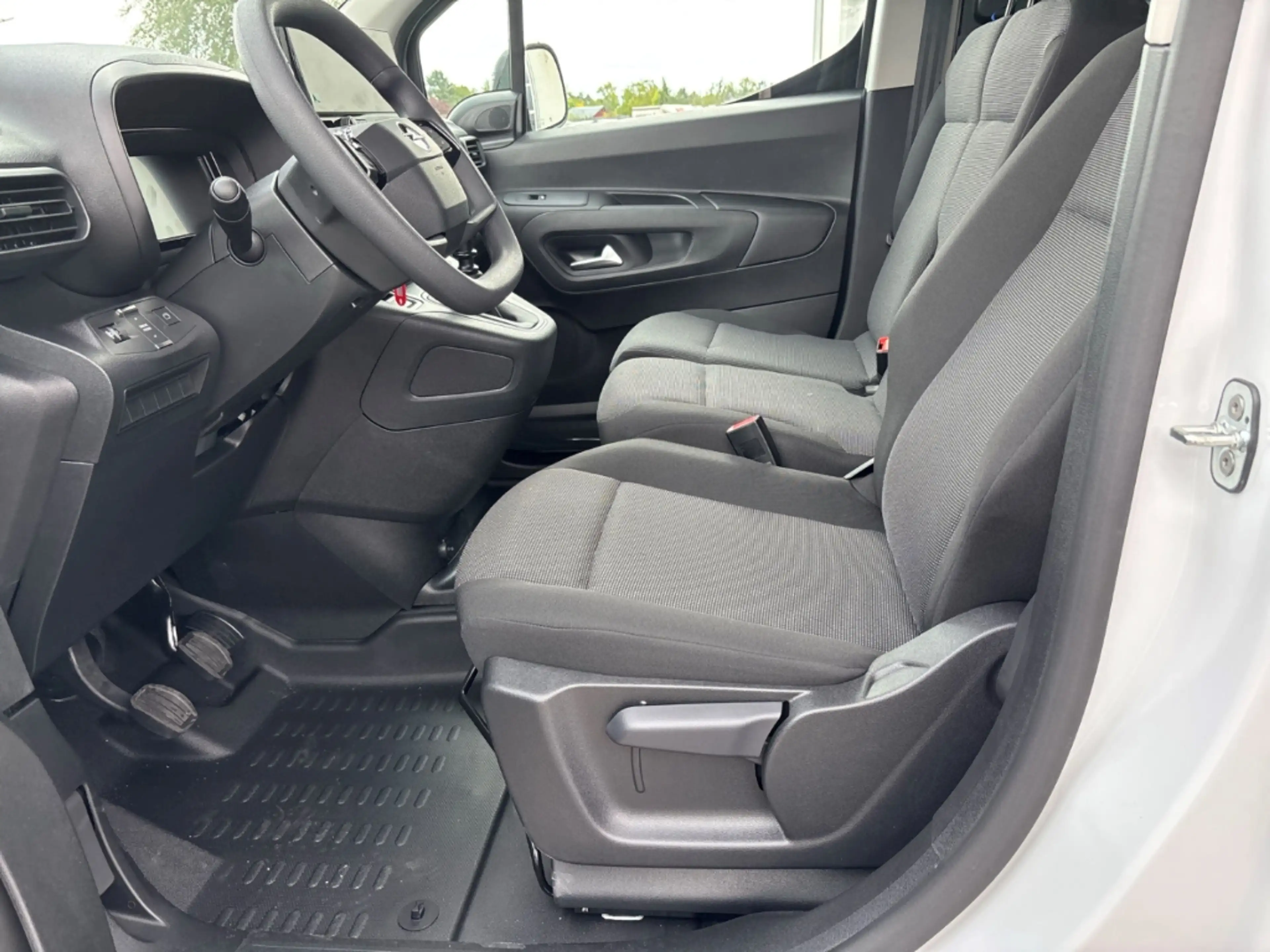 Opel Combo Cargo M 1.2 ,Navi,LED,Kamera,Allwetterreifen,PDC,T — photo 10