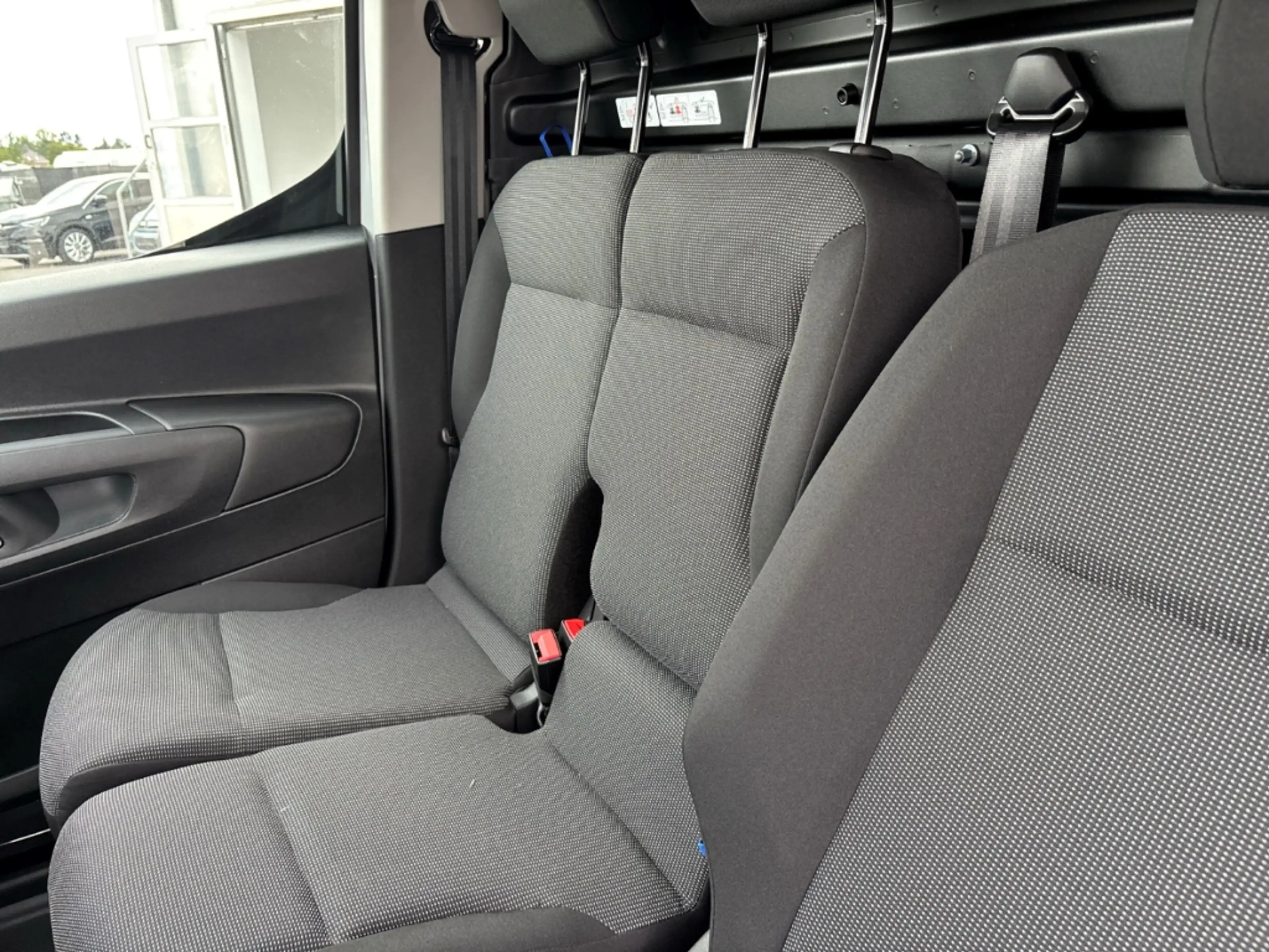 Opel Combo Cargo M 1.2 ,Navi,LED,Kamera,Allwetterreifen,PDC,T — photo 11