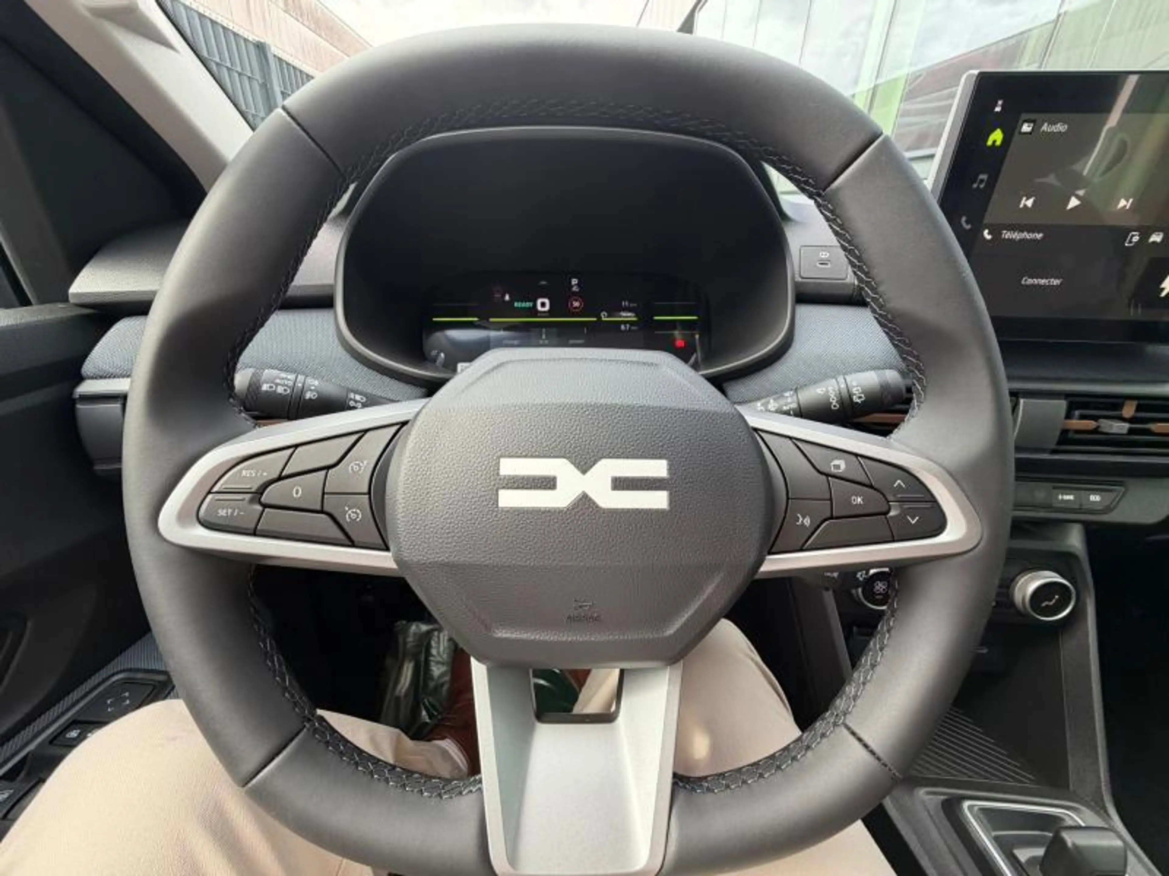 Dacia Sandero DISPO 15/03/27 - EXPRESSION HYBRID 155 — photo 12