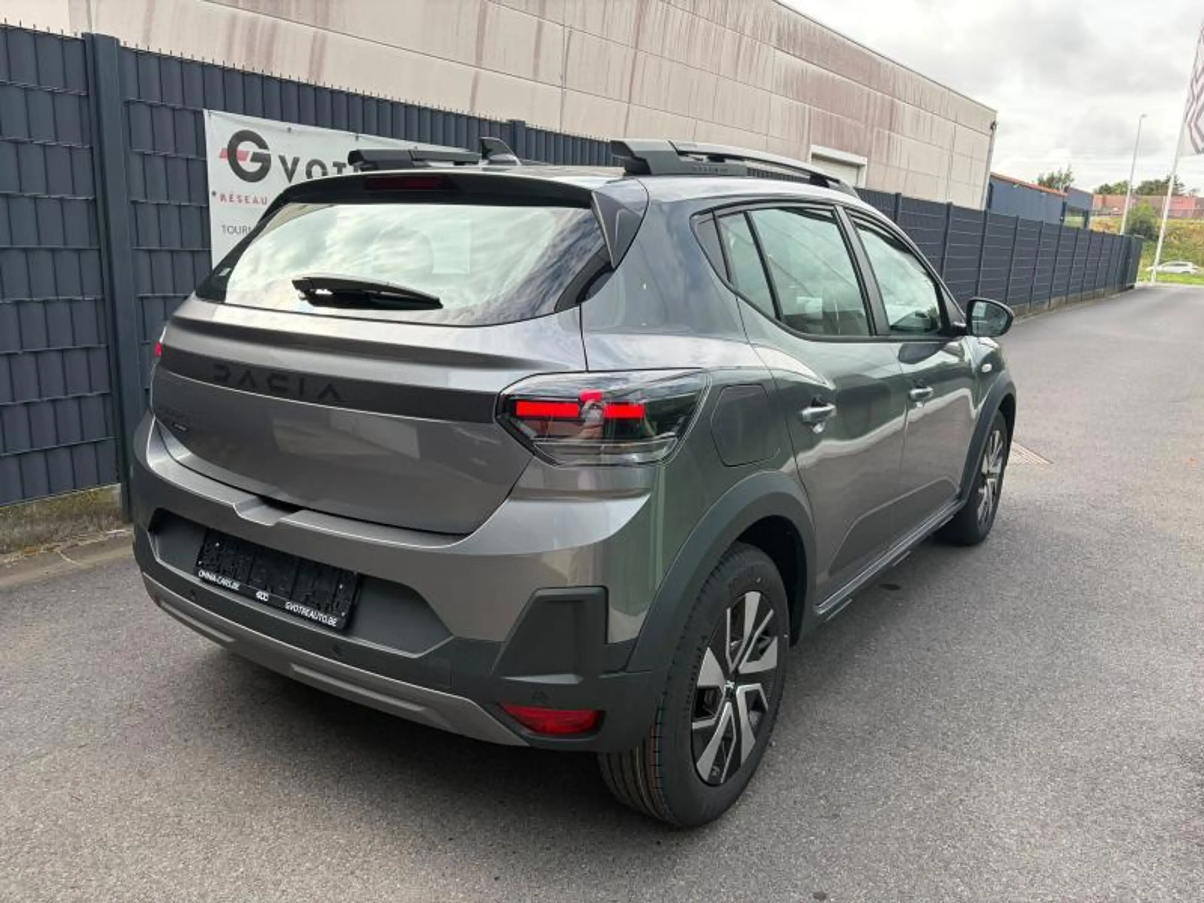 Dacia Sandero DISPO 15/03/27 - EXPRESSION HYBRID 155 — photo 5