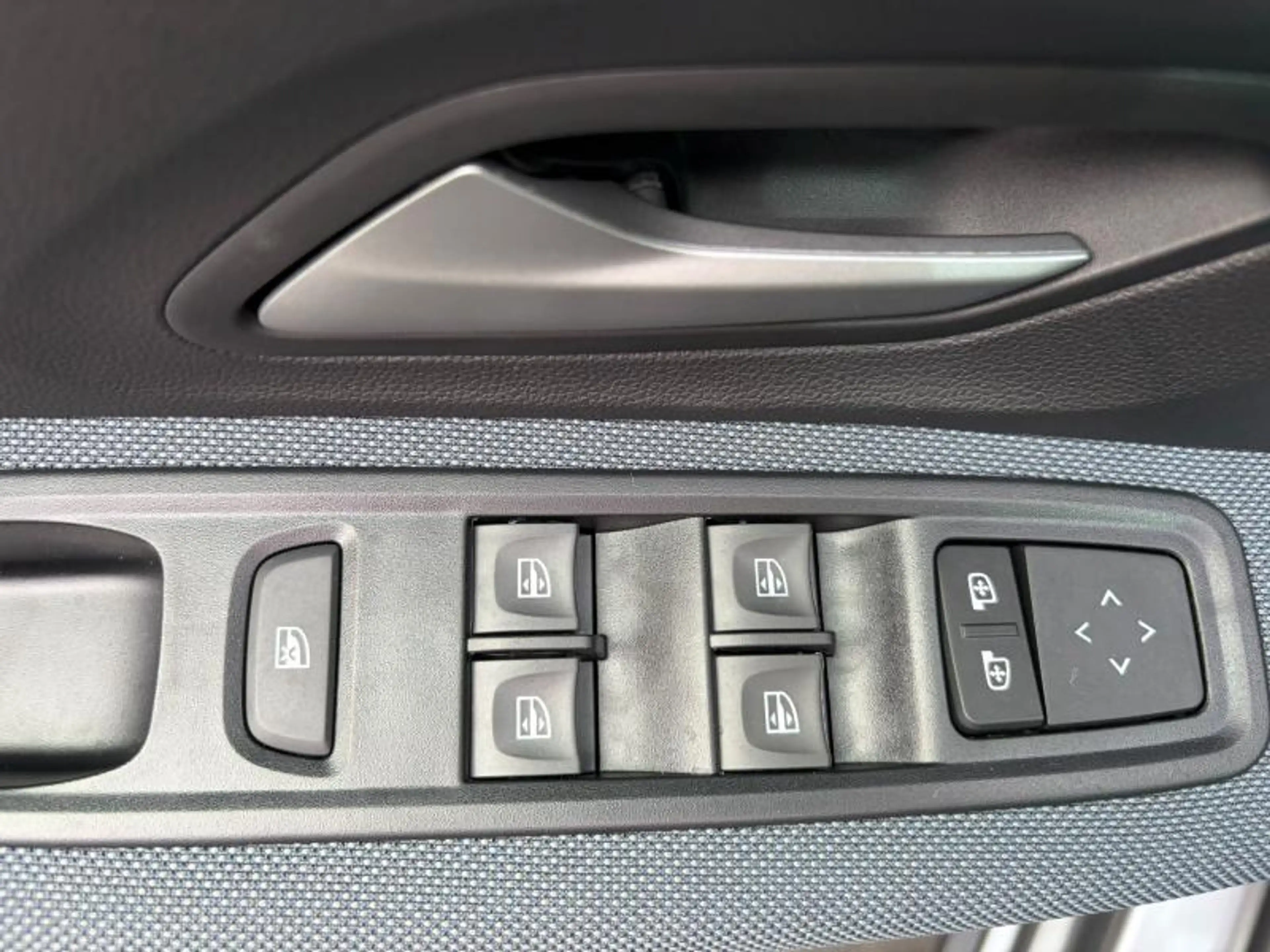 Dacia Sandero DISPO 15/03/27 - EXPRESSION HYBRID 155 — photo 13