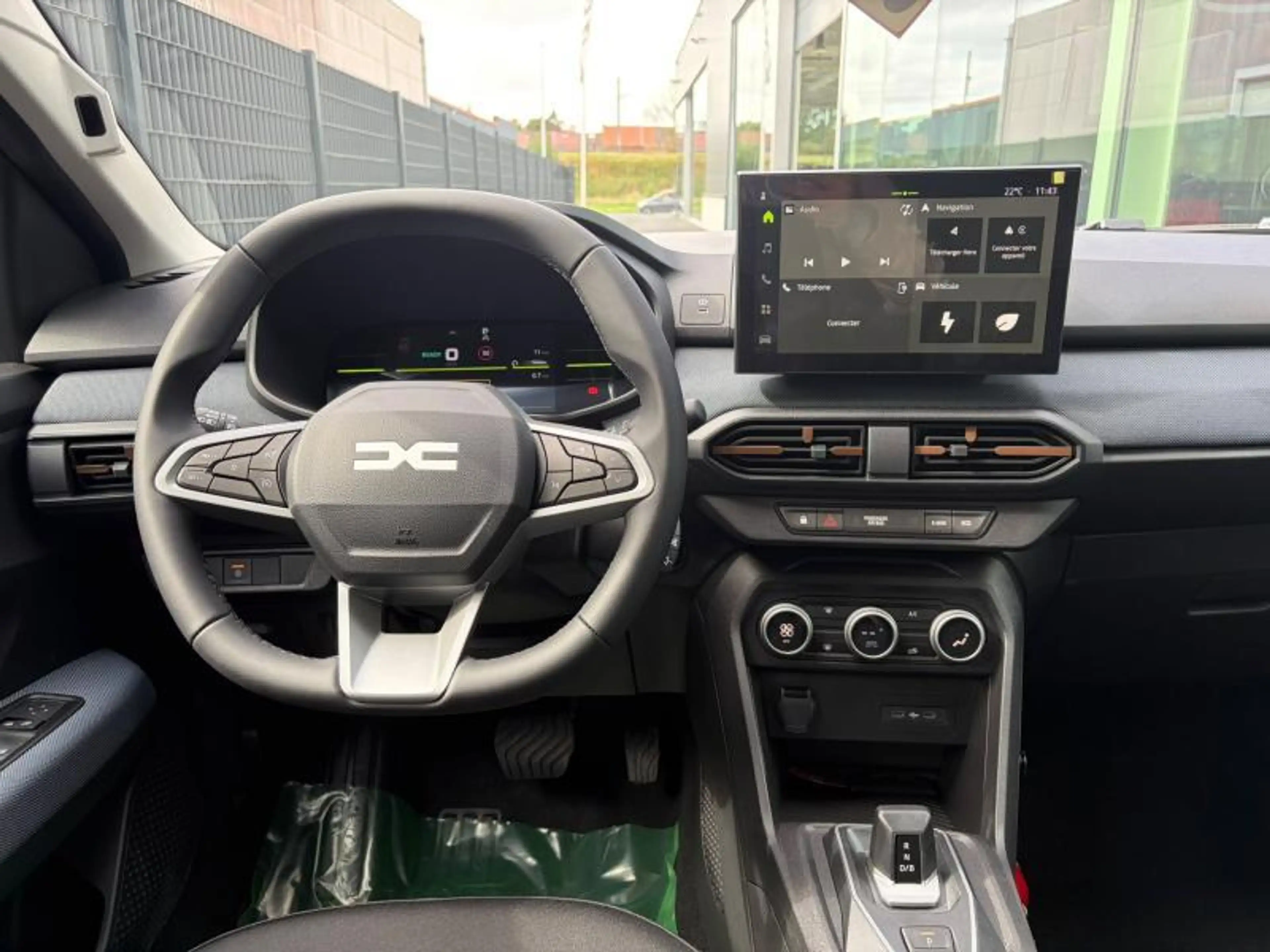 Dacia Sandero DISPO 15/03/27 - EXPRESSION HYBRID 155 — photo 11