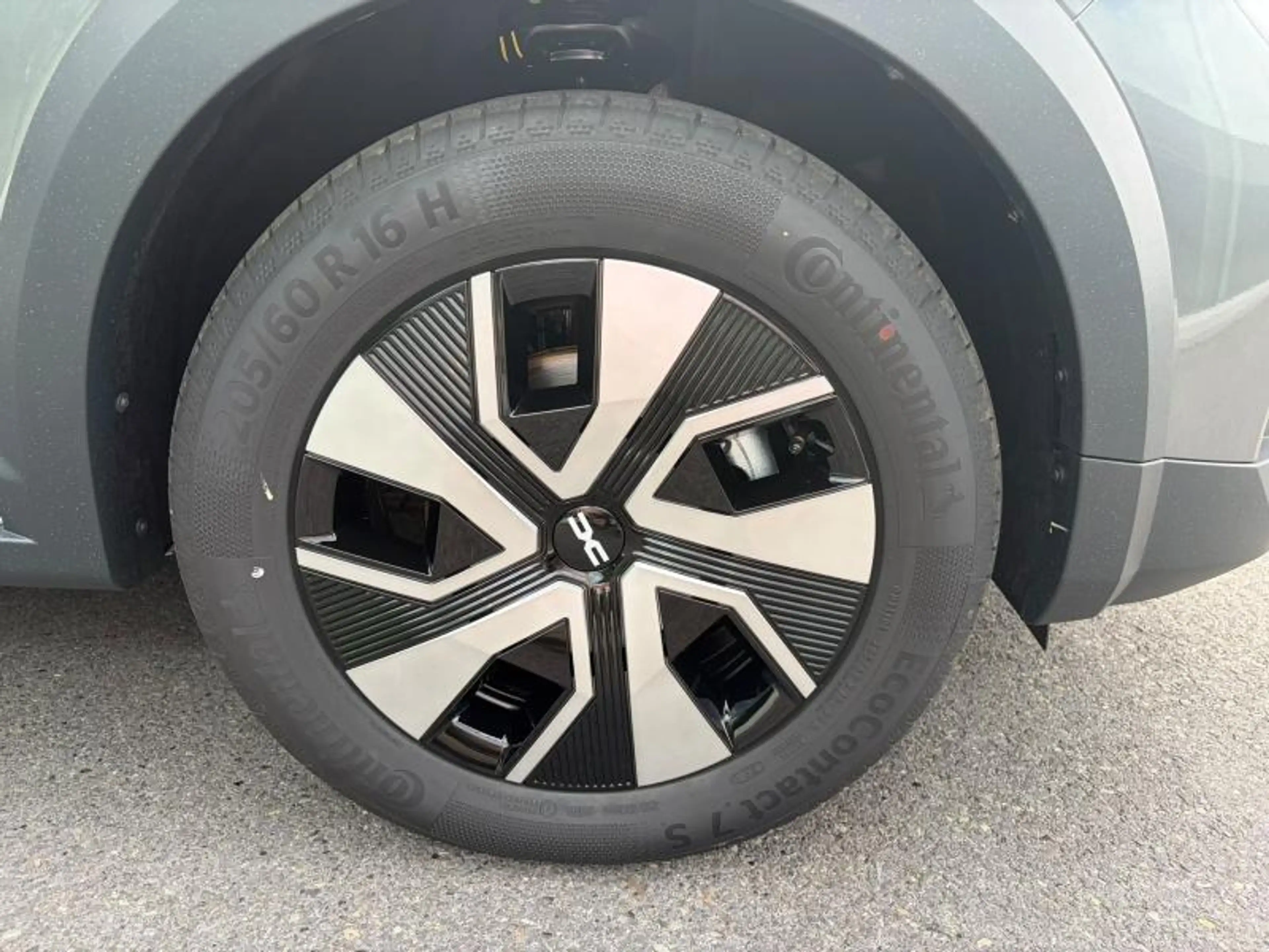 Dacia Sandero DISPO 15/03/27 - EXPRESSION HYBRID 155 — photo 4