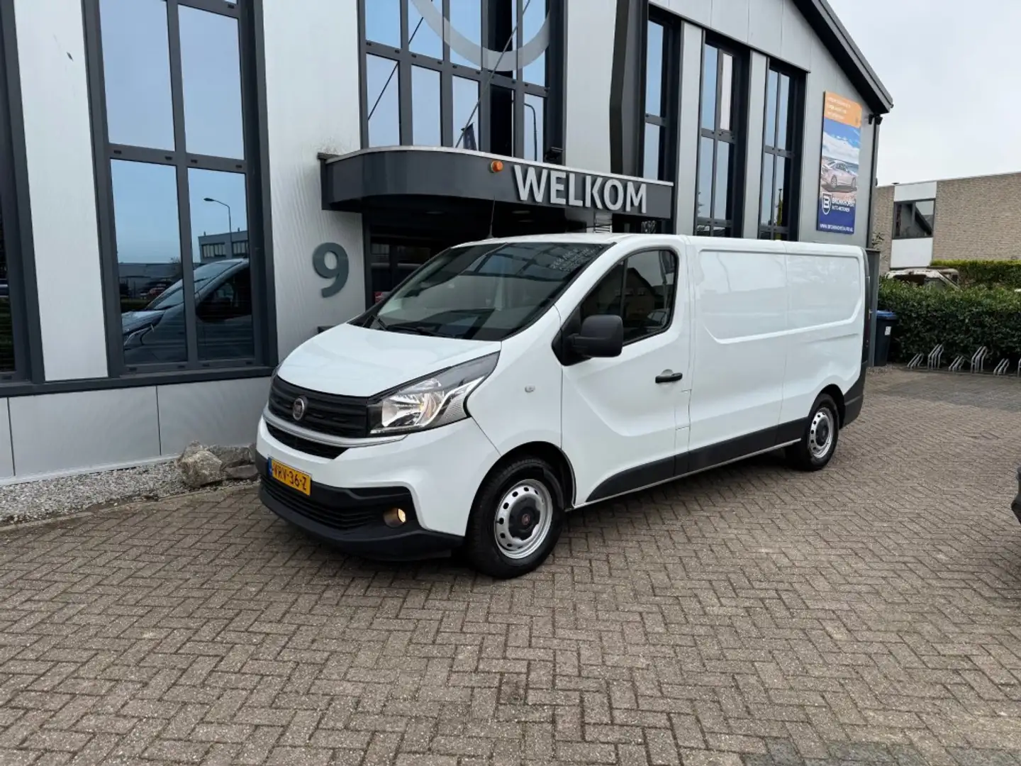 Renault Trafic 2.0 MJ 120PK L2 Lang, Navi, Airco, PDC, Schuifdeur Weiß - 1