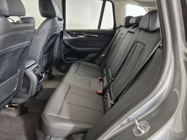 BMW X3 view 8