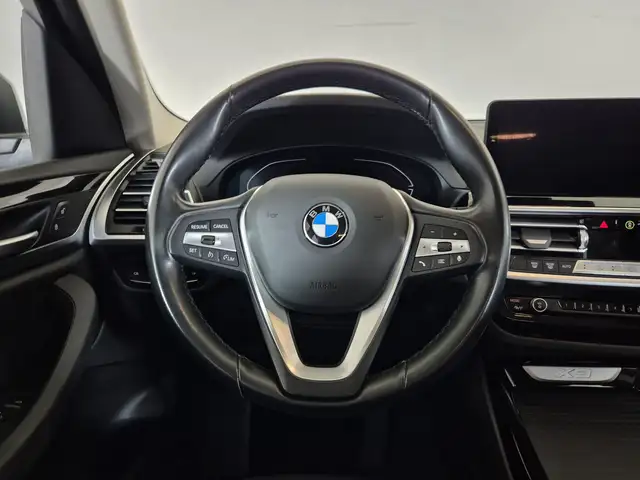 BMW X3 view 10