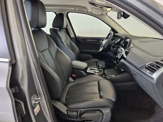 BMW X3 view 11