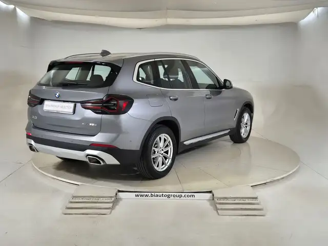 BMW X3 view 5