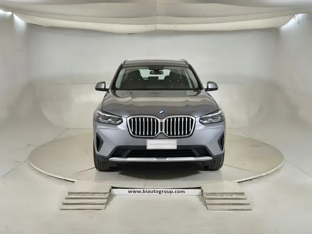 BMW X3 view 3