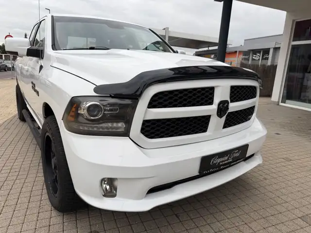 Dodge RAM 1500, 5,7 V8 , AHK , Tüv 09.2027...