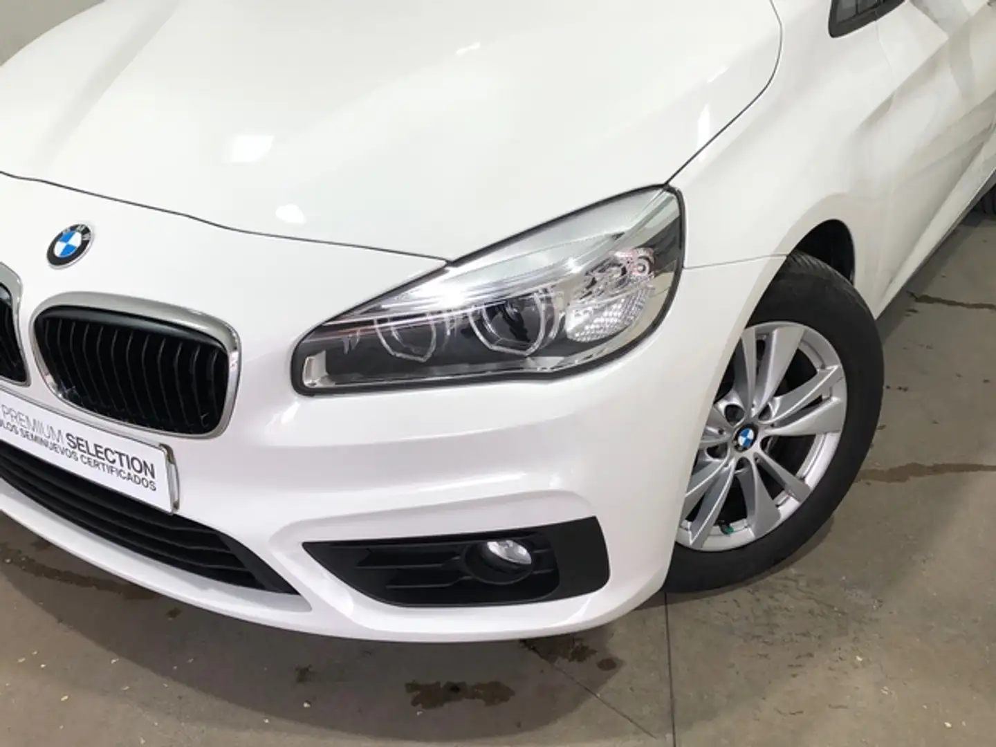 BMW 216 216d Active Tourer Bílá - 2