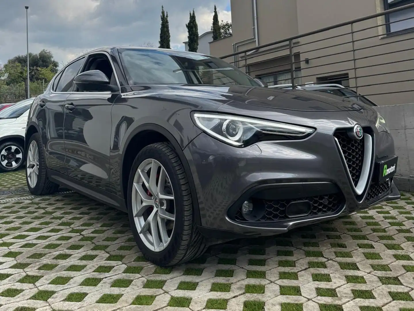Alfa Romeo Stelvio 2.2 t Business rwd 190cv auto my19 Šedá - 1