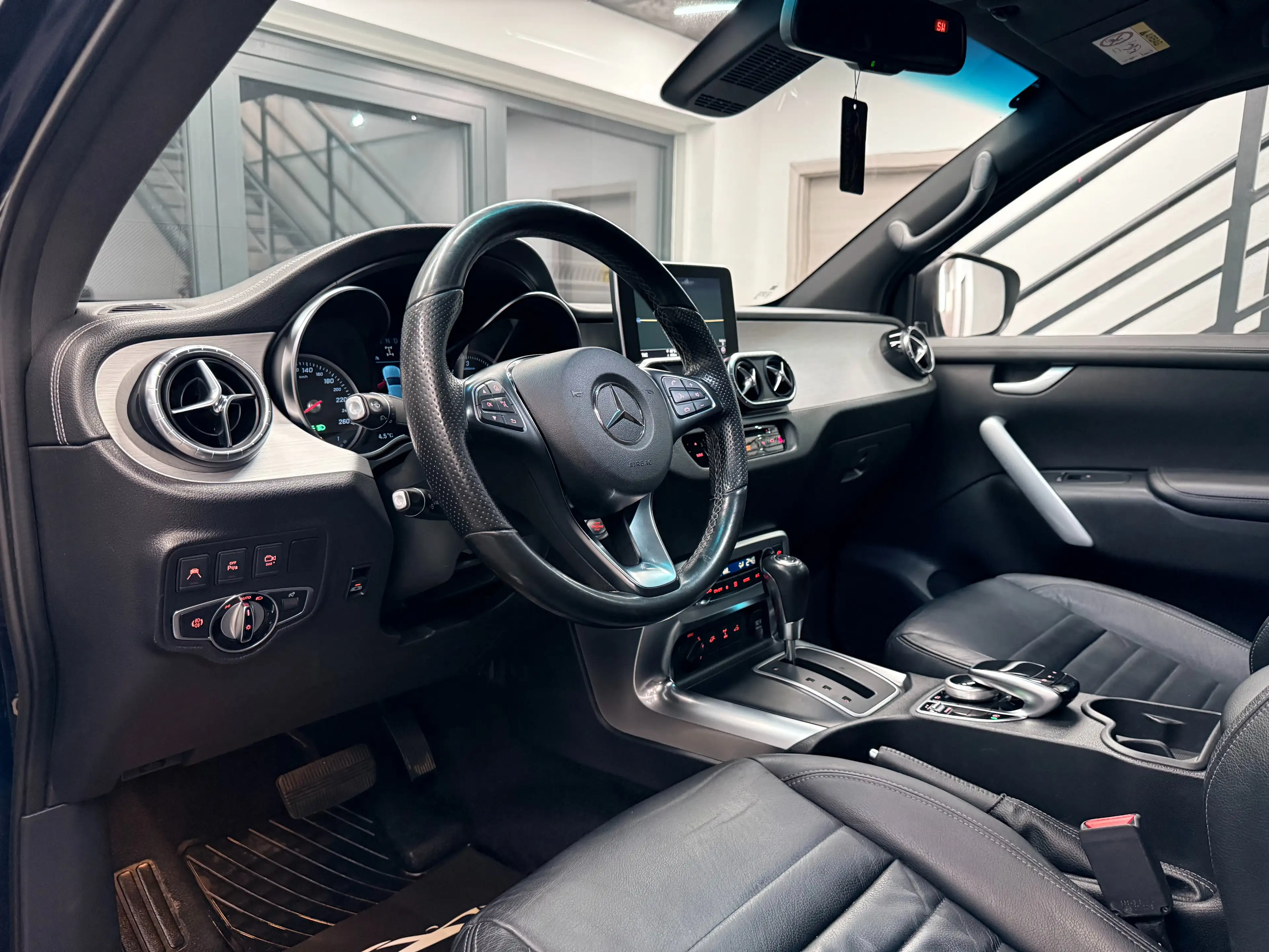 Mercedes-Benz X 350 d 4Matic Doppelkabine*Leder*Navi*AHK*Trittbrett* — photo 8