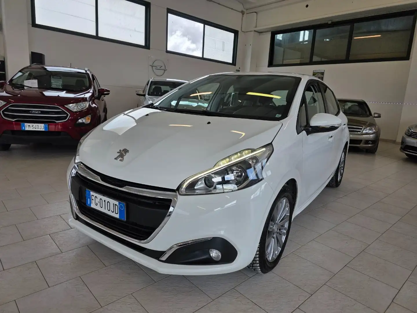 Peugeot 208 208 I 2015 5p 1.2 puretech Allure gpl 82cv Blanc - 1