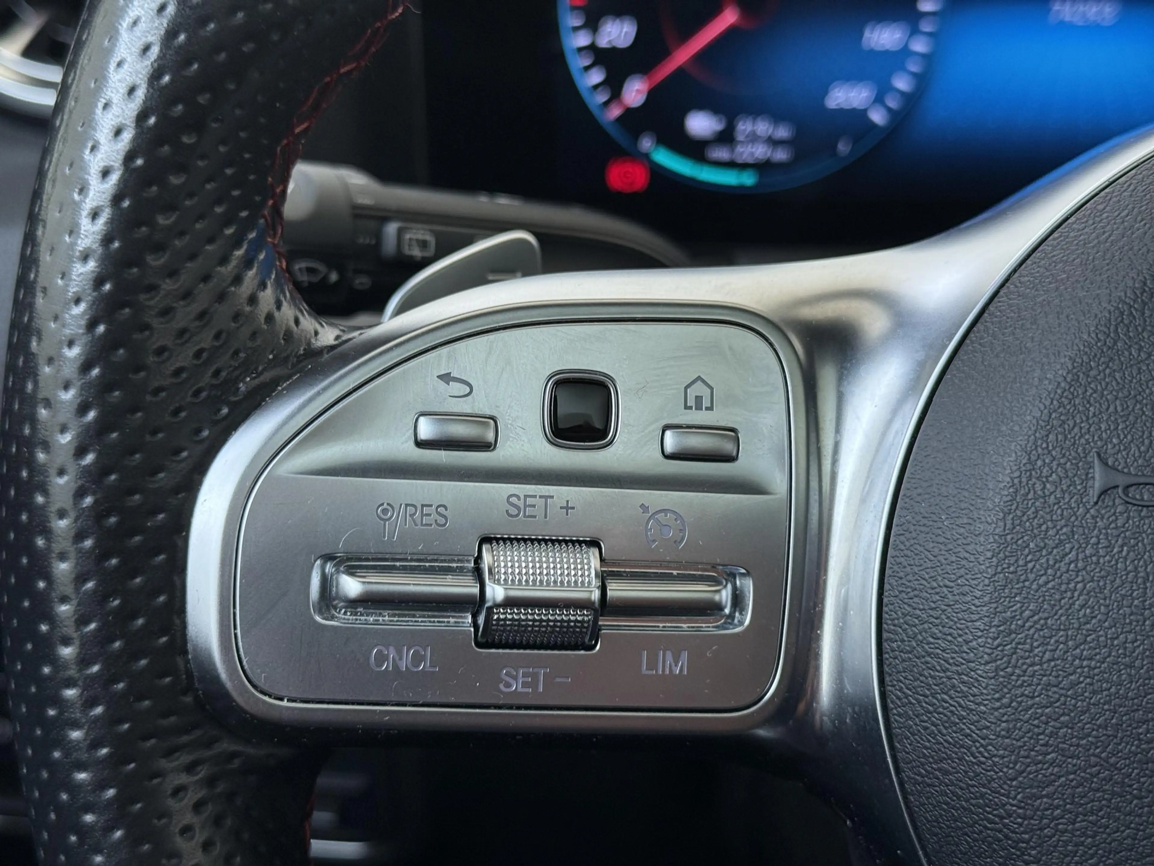 Mercedes-Benz EQA 250 Business Solution AMG 67 kWh Panoramadak / Keyless — photo 12