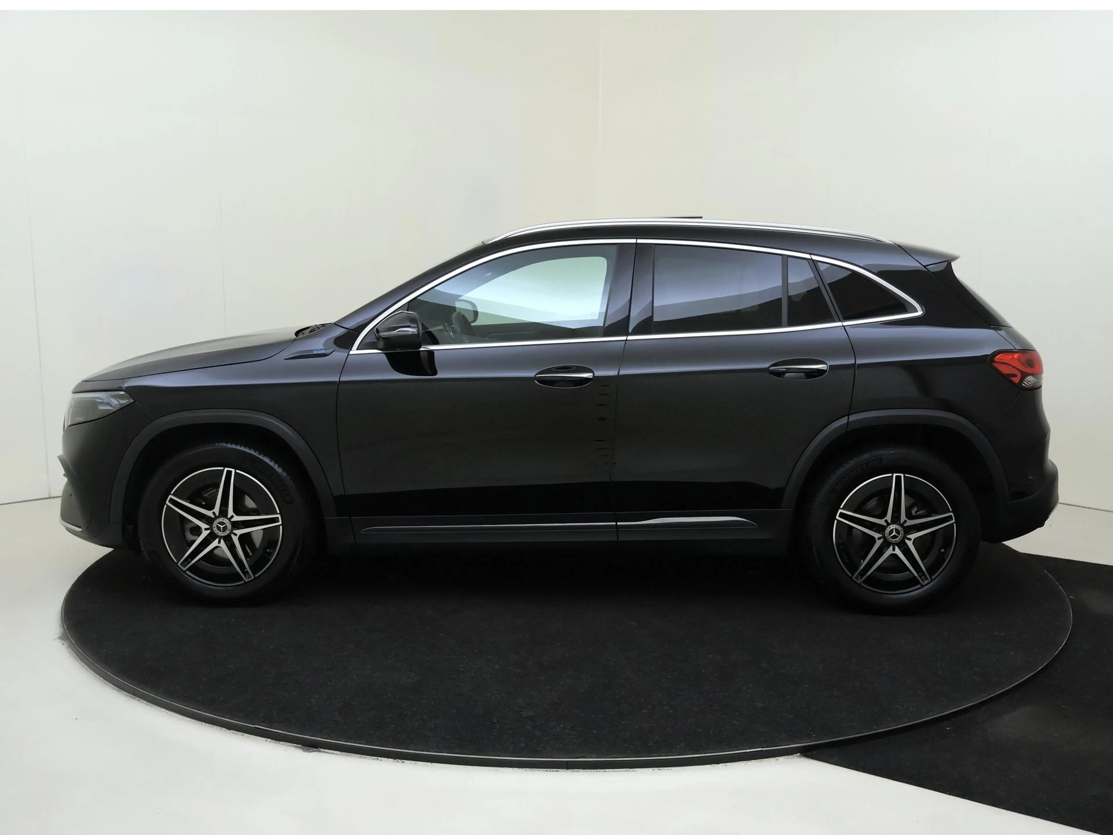 Mercedes-Benz EQA 250 Business Solution AMG 67 kWh Panoramadak / Keyless — photo 8