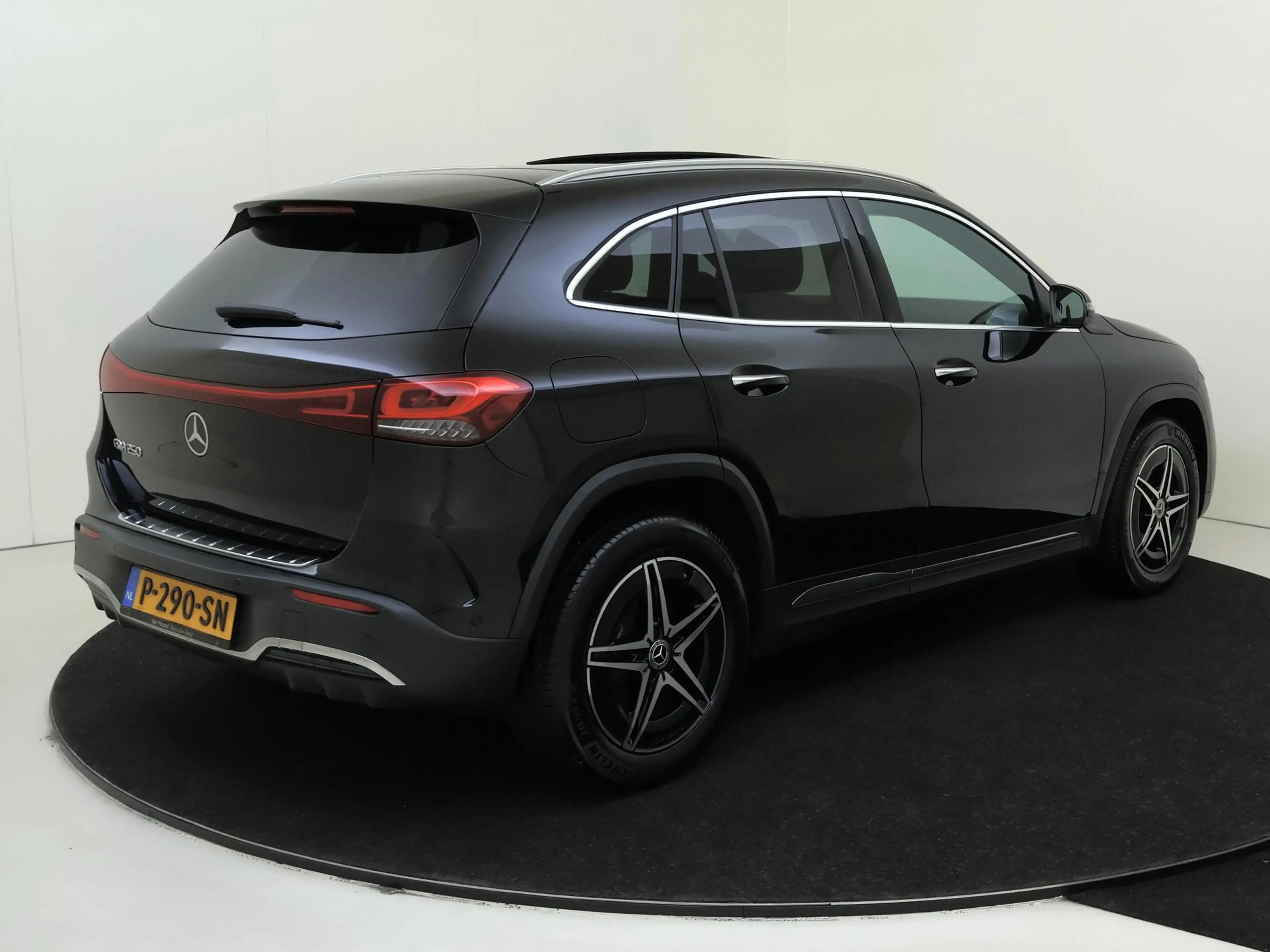 Mercedes-Benz EQA 250 Business Solution AMG 67 kWh Panoramadak / Keyless — photo 4