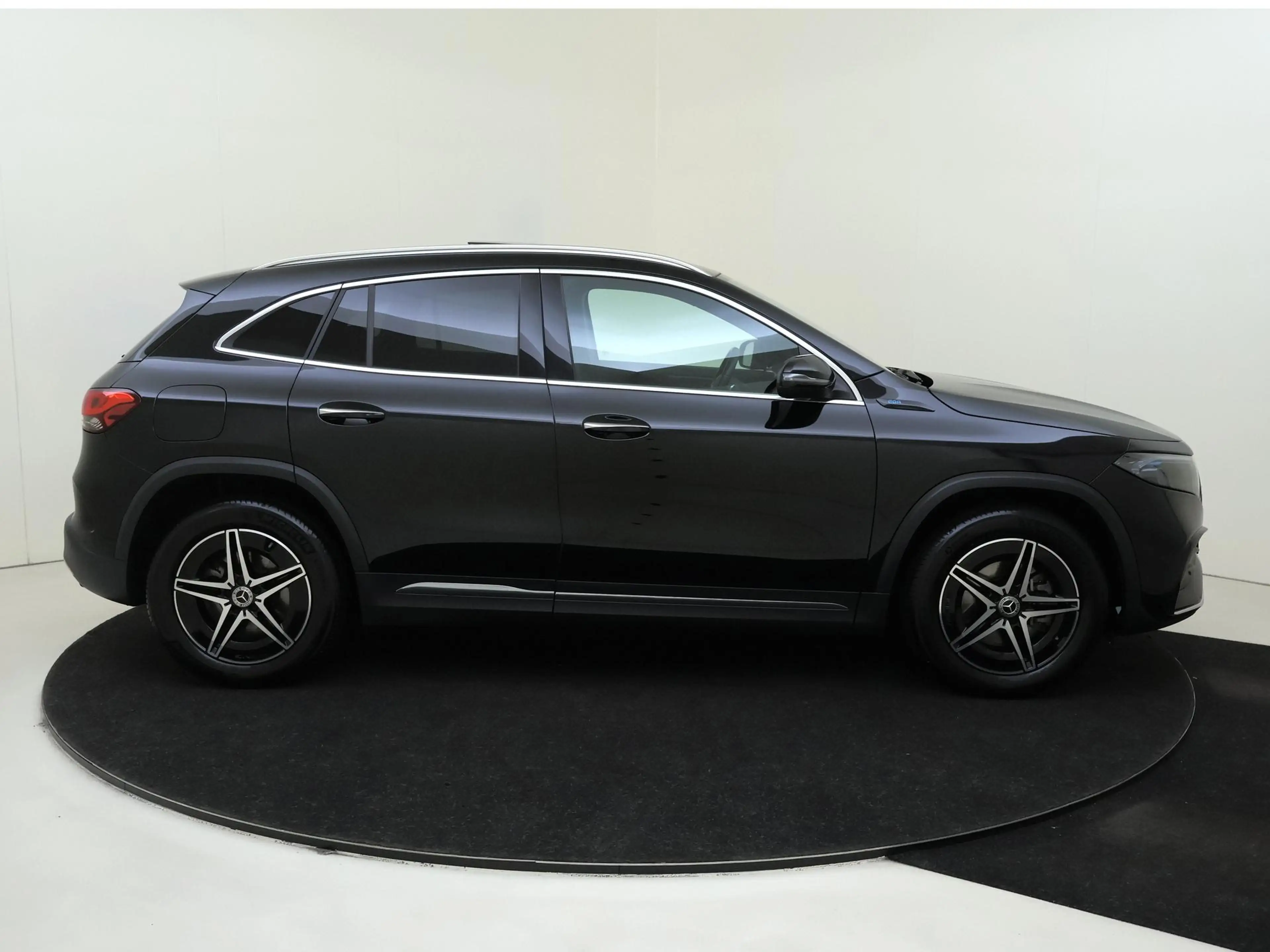 Mercedes-Benz EQA 250 Business Solution AMG 67 kWh Panoramadak / Keyless — photo 9
