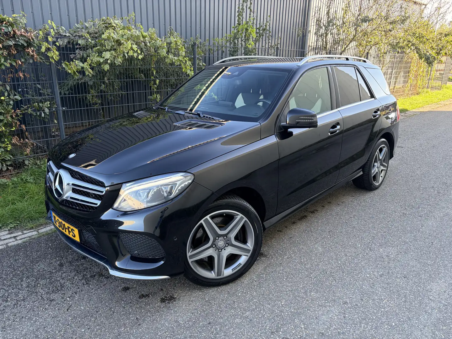 Mercedes-Benz GLE 500 e 4MATIC / AUTOMAAT / AMG PAKKET / NAVI / CRUISE / Schwarz - 2