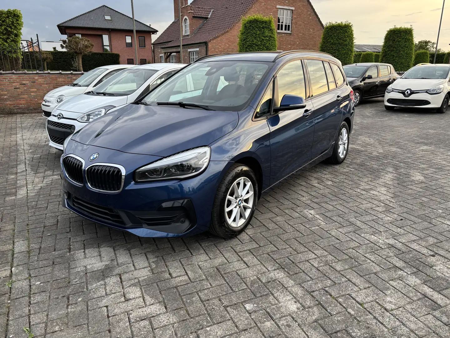 BMW 216 216i Gran Tourer Advantage airco pdc v+a navi - 1