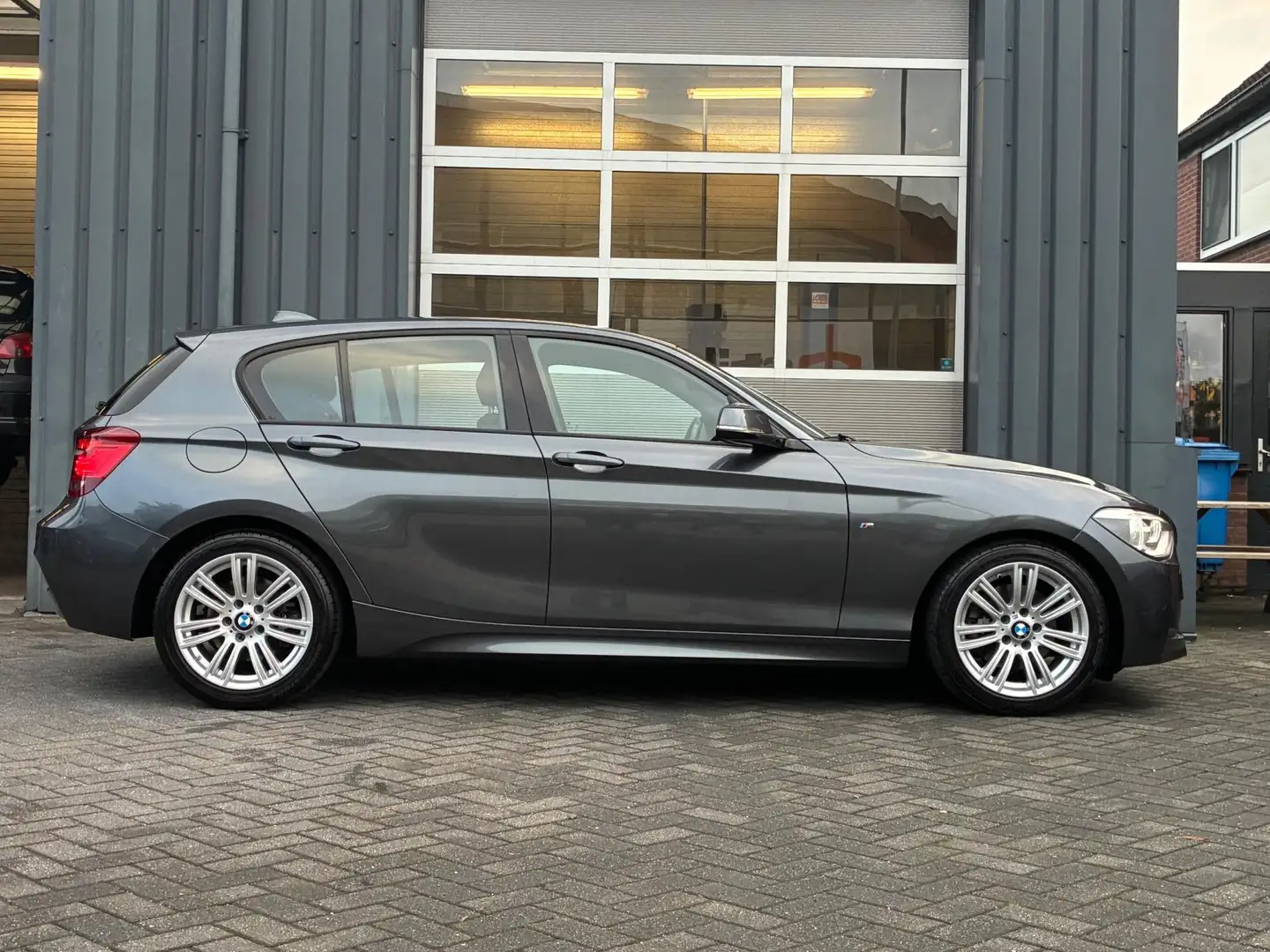 BMW 125 1-serie 125i M-pakket Navigatie Climatecontrole Xe Grijs - 2