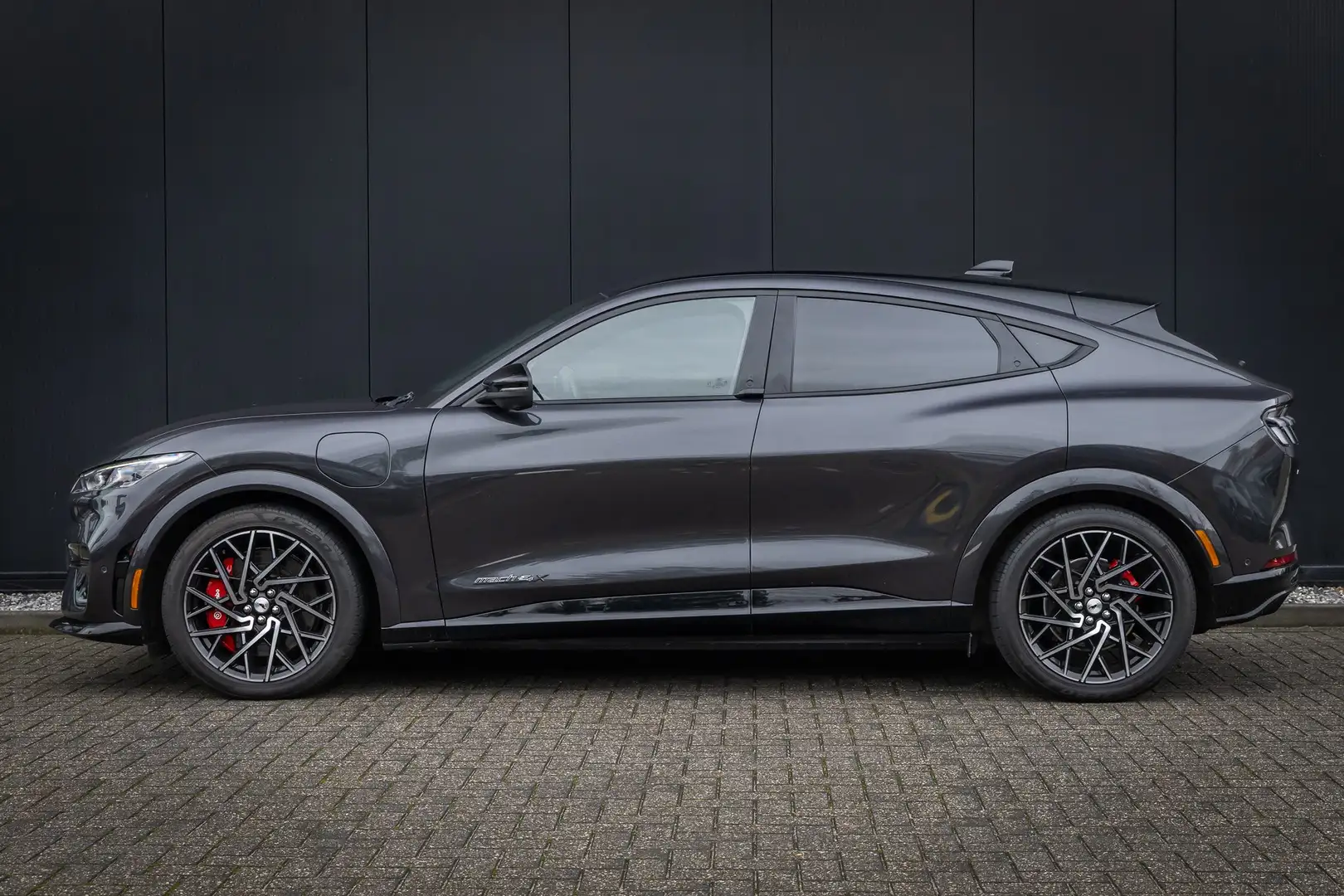 Ford Mustang Mach-E GT Extended AWD 98 kWh Magne-Ride Onderstel | Stan Grau - 2