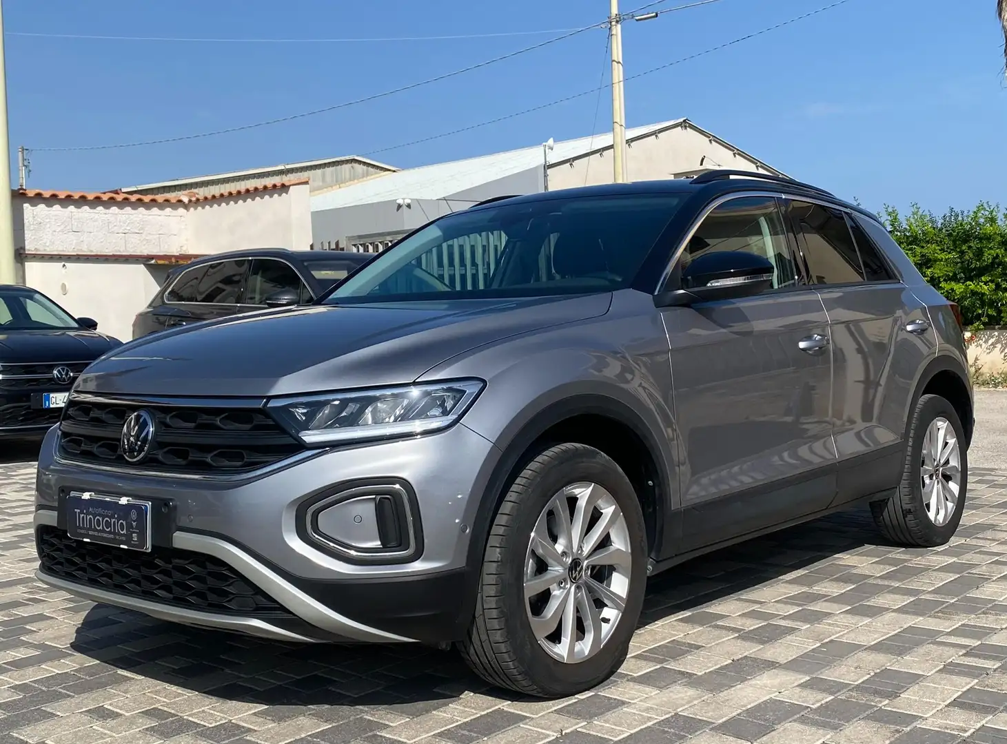 Volkswagen T-Roc Edition Plus 1.0 TSI 110CV Argent - 1