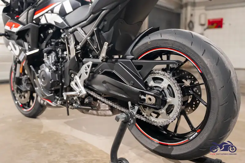 Suzuki GSX 8R - foto 8