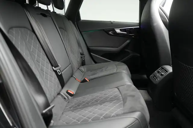 Audi A4 view 11