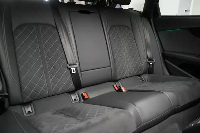 Audi A4 view 12