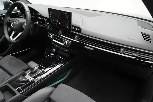 Audi A4 view 7