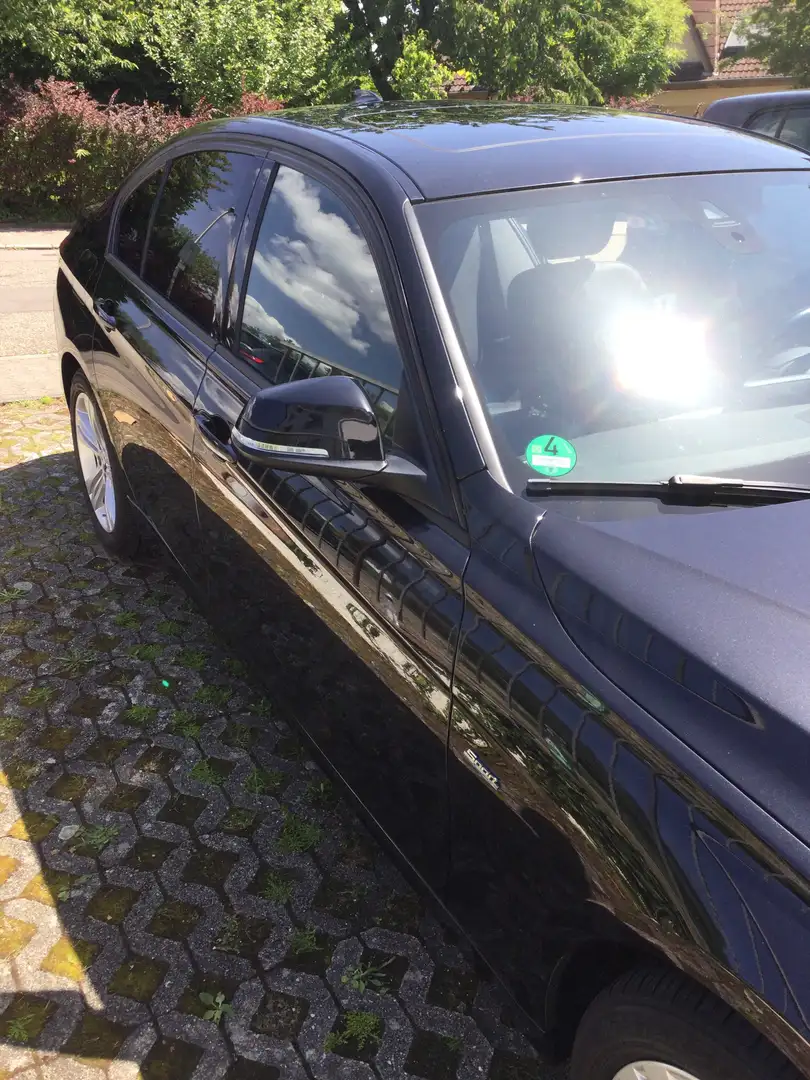 BMW 320 320d Aut. Sport Line Schwarz - 2