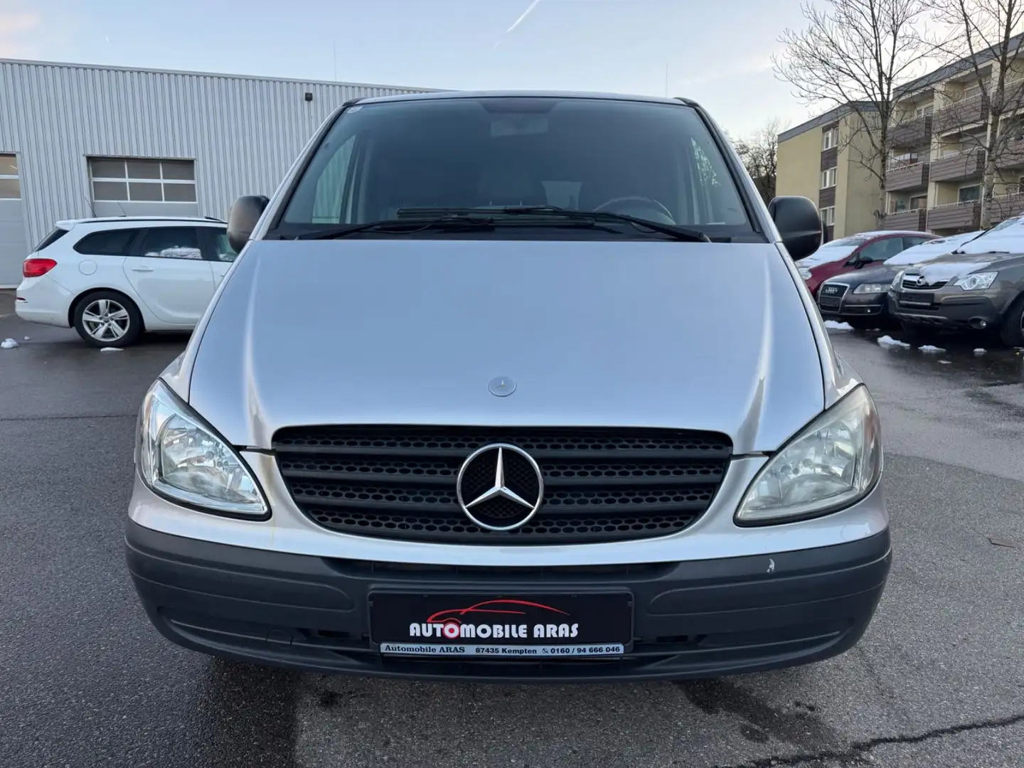 Mercedes-Benz Vito Kombi 111 CDI kompakt Tüvneu l Sitz6 Automt Plateado - 2
