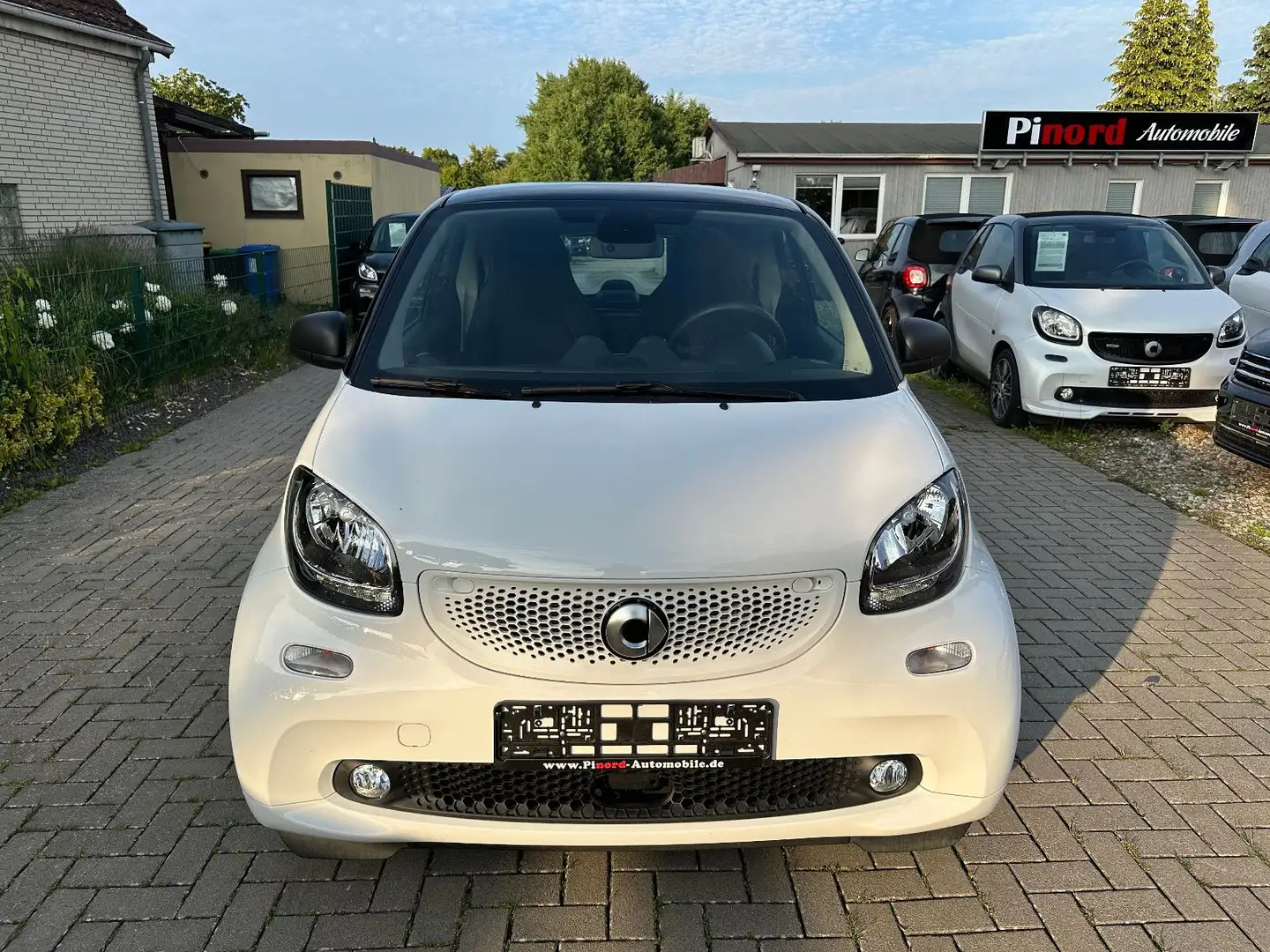 smart forTwo Passion AUTOMATIK-90PS-NAVI-PANO-SPUR-KAM Weiß - 2
