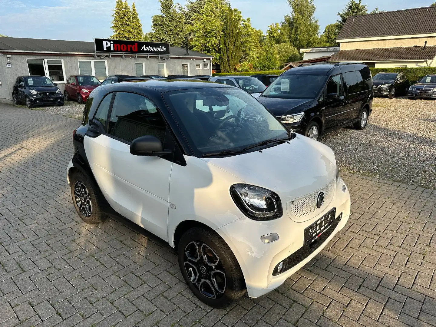 smart forTwo Passion AUTOMATIK-90PS-NAVI-PANO-SPUR-KAM Weiß - 1