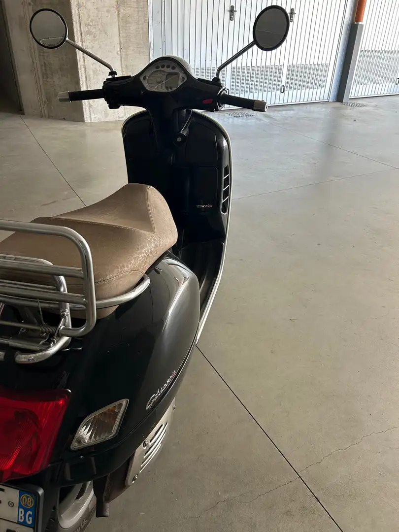 Vespa GTS 250ie Schwarz - 2