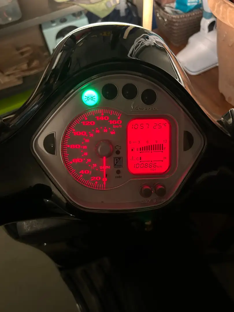 Vespa GTS 250ie Schwarz - 1