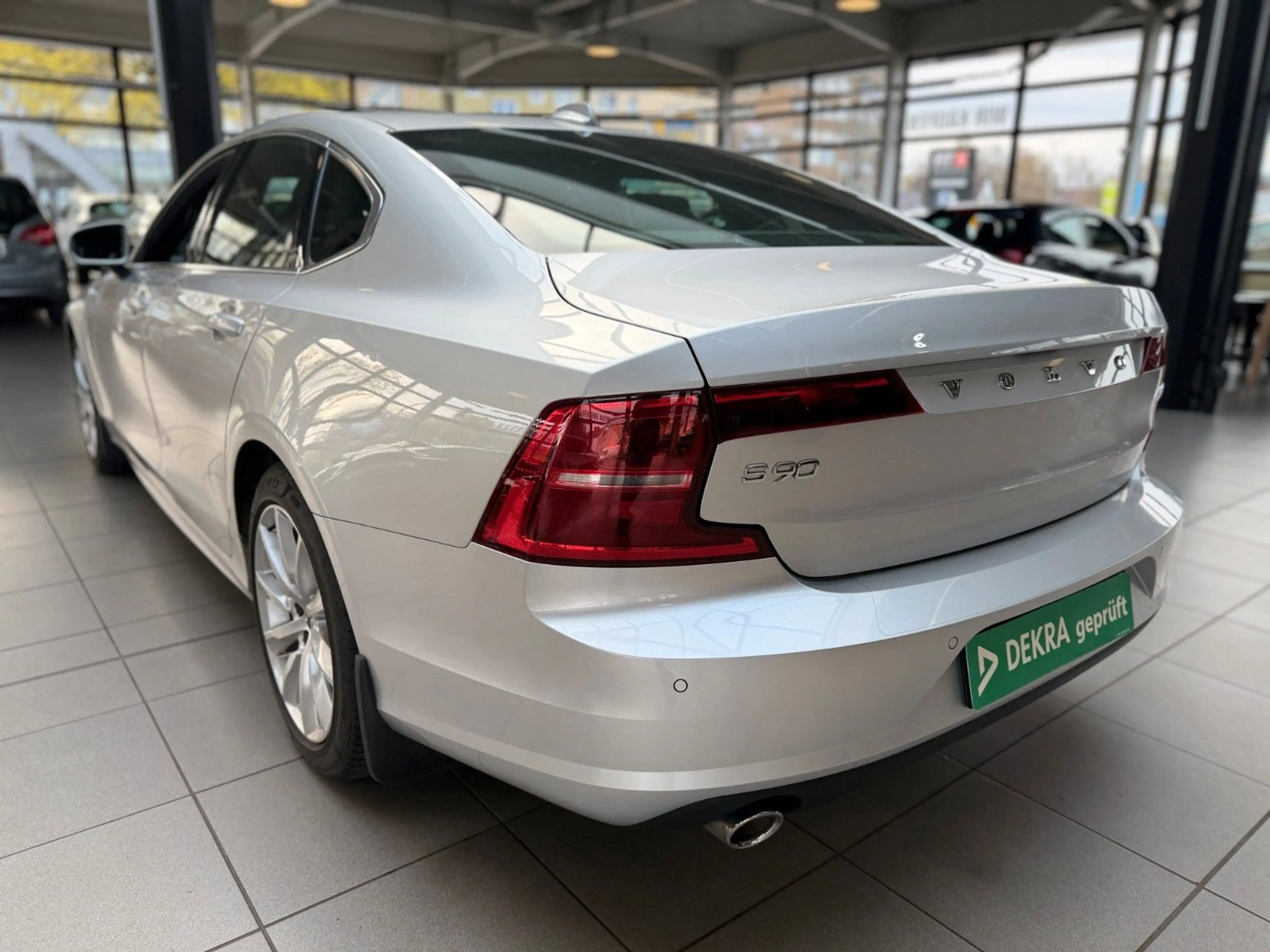 Volvo S90 Lim. Momentum Pro, Automatik, CarPlay, SHZ — photo 4