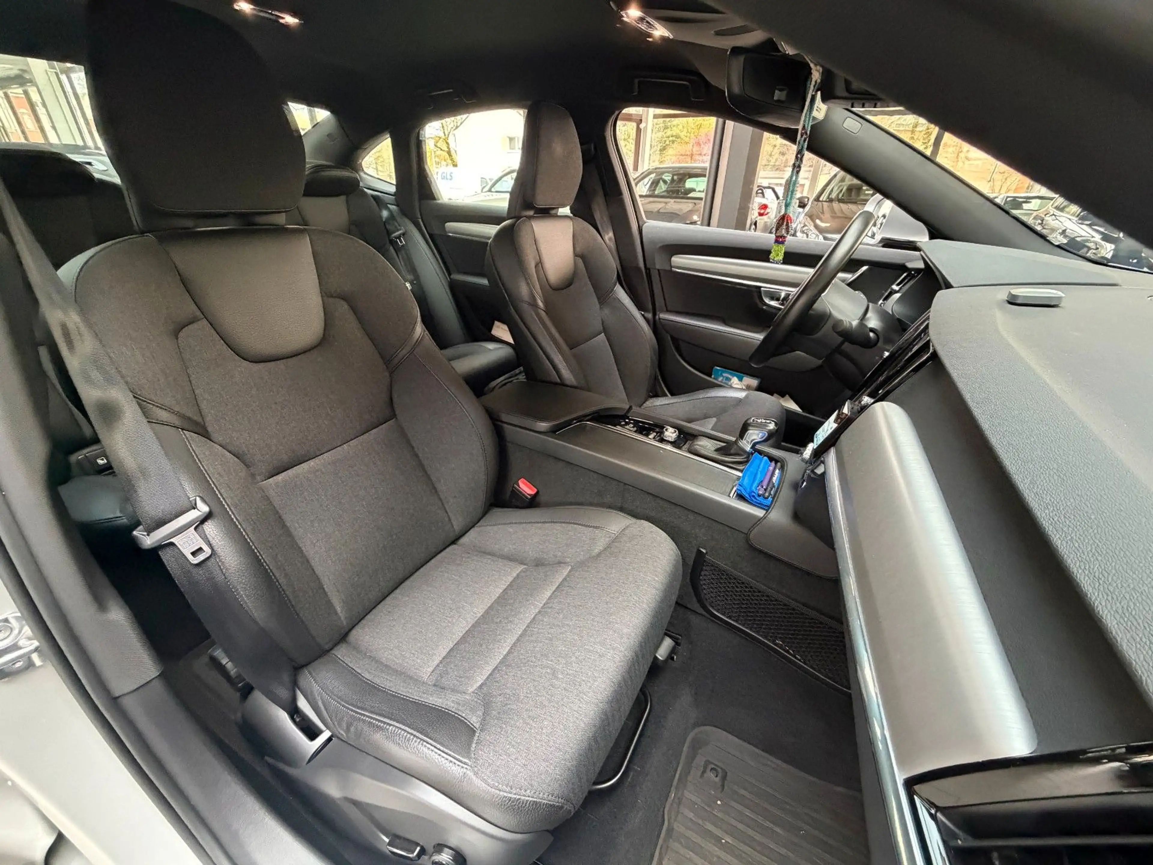 Volvo S90 Lim. Momentum Pro, Automatik, CarPlay, SHZ — photo 10