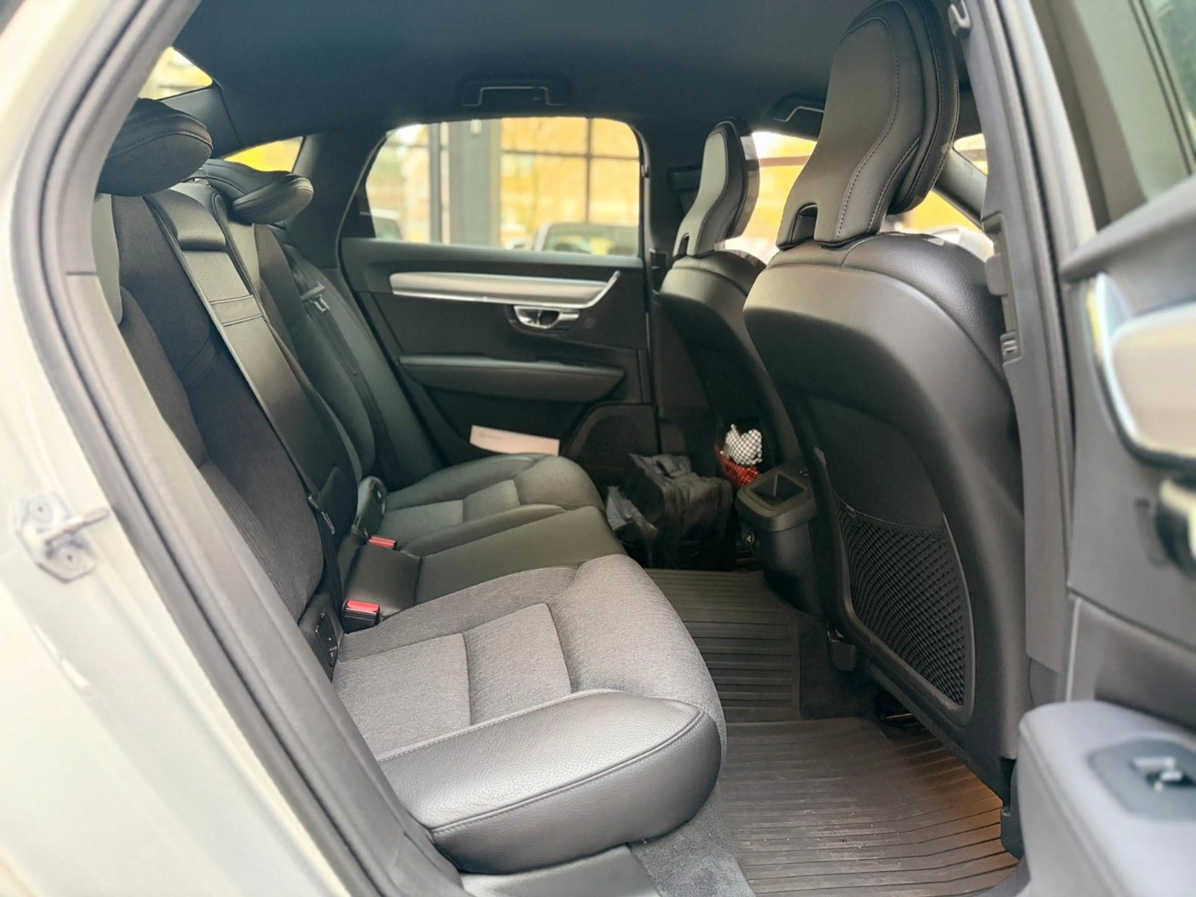 Volvo S90 Lim. Momentum Pro, Automatik, CarPlay, SHZ — photo 9