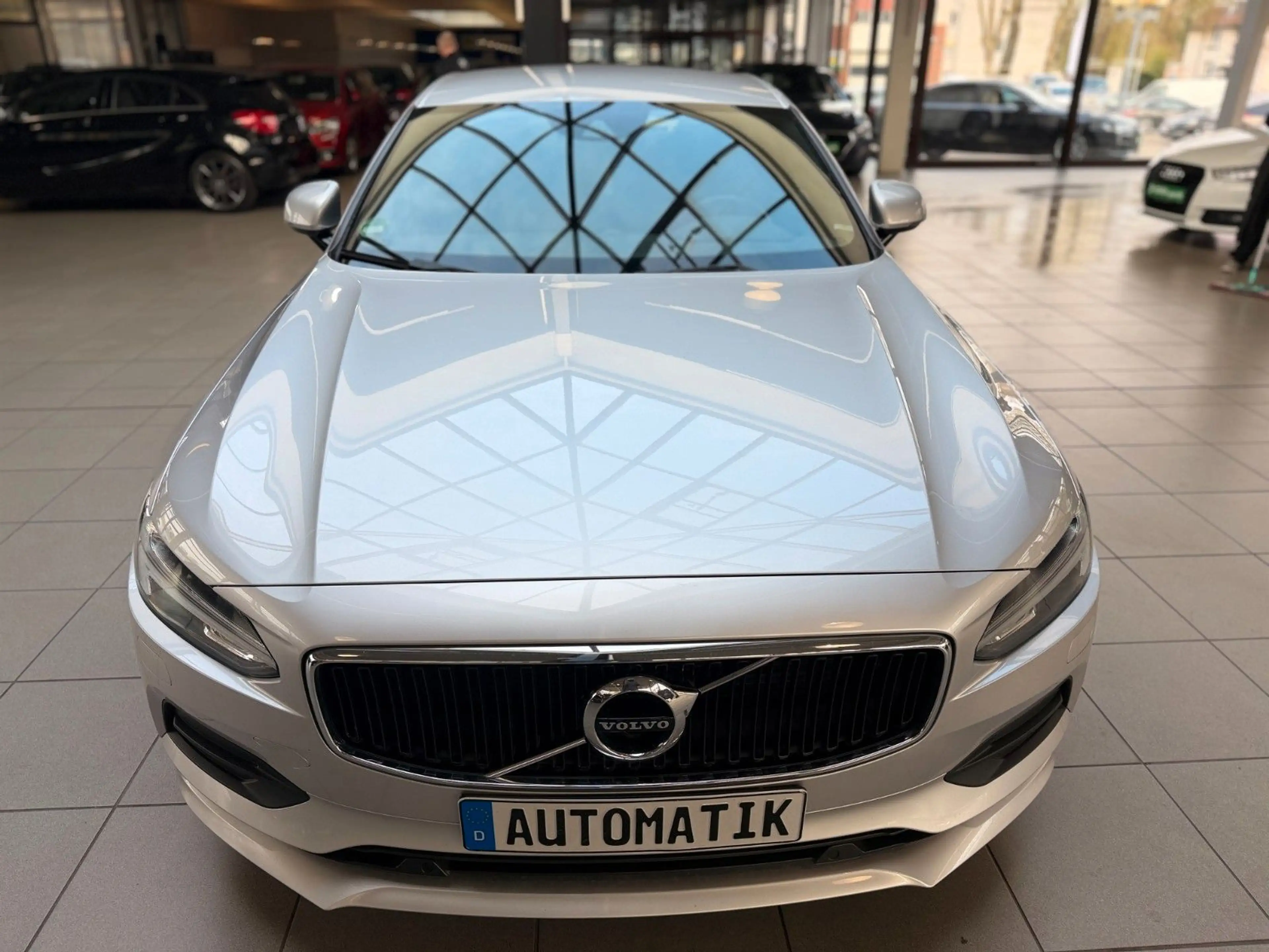 Volvo S90 Lim. Momentum Pro, Automatik, CarPlay, SHZ — photo 2